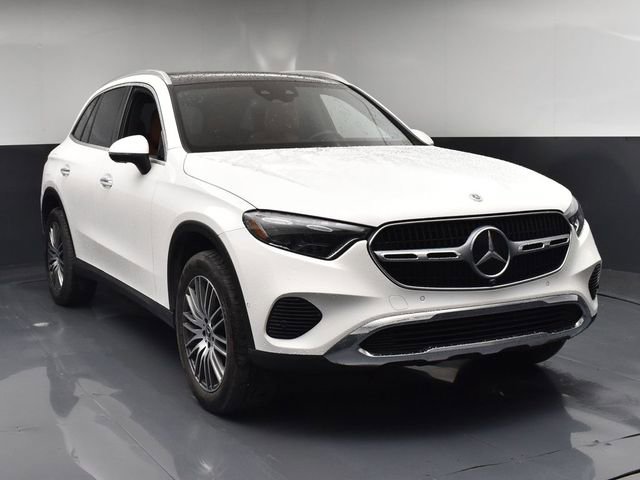 Used 2023 Mercedes-Benz GLC 300 4MATIC image 2