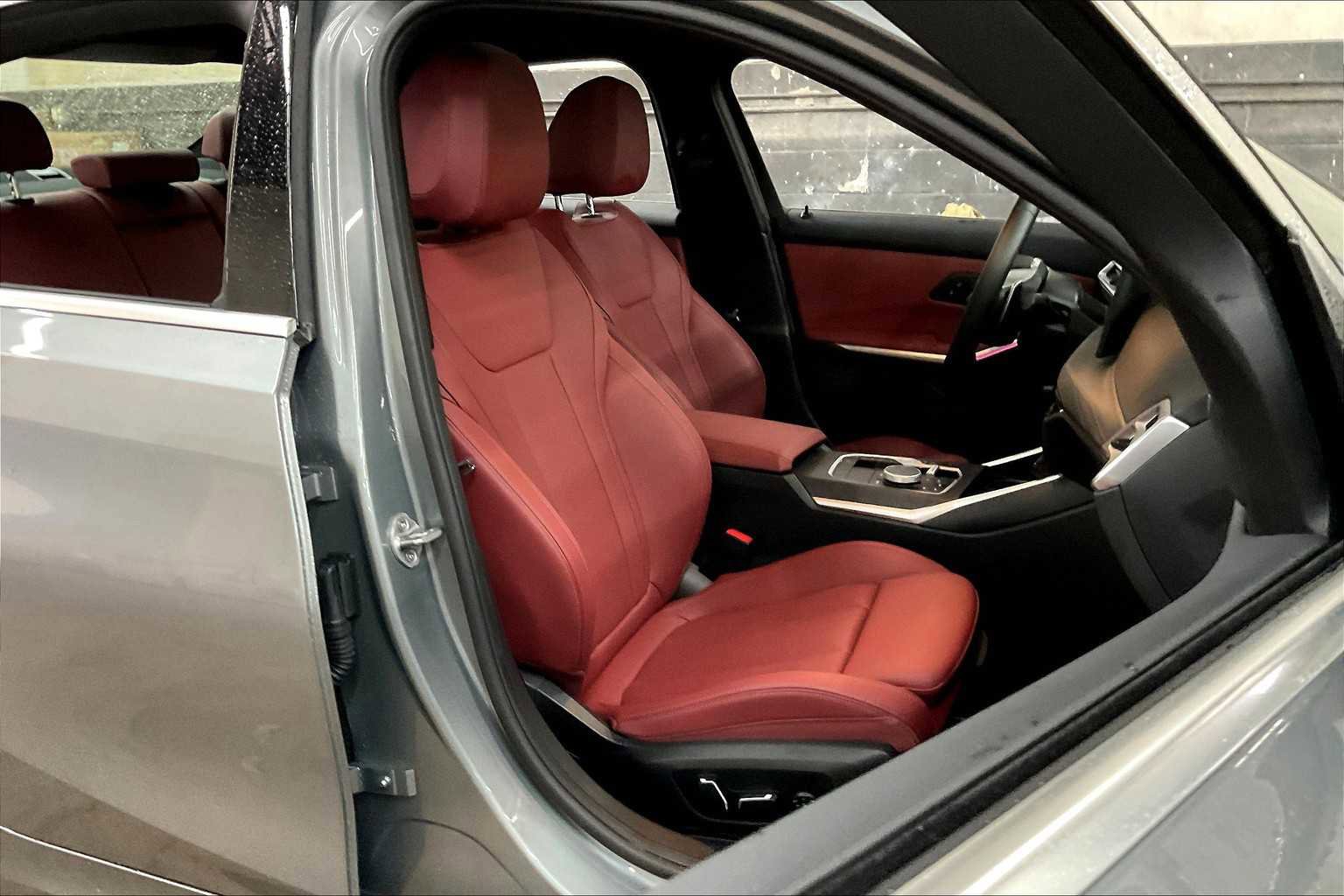 Used 2025 BMW 330i 330i w/ Premium Package image 10