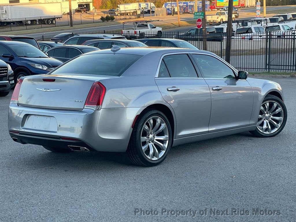 Used 2016 Chrysler 300 Limited image 21