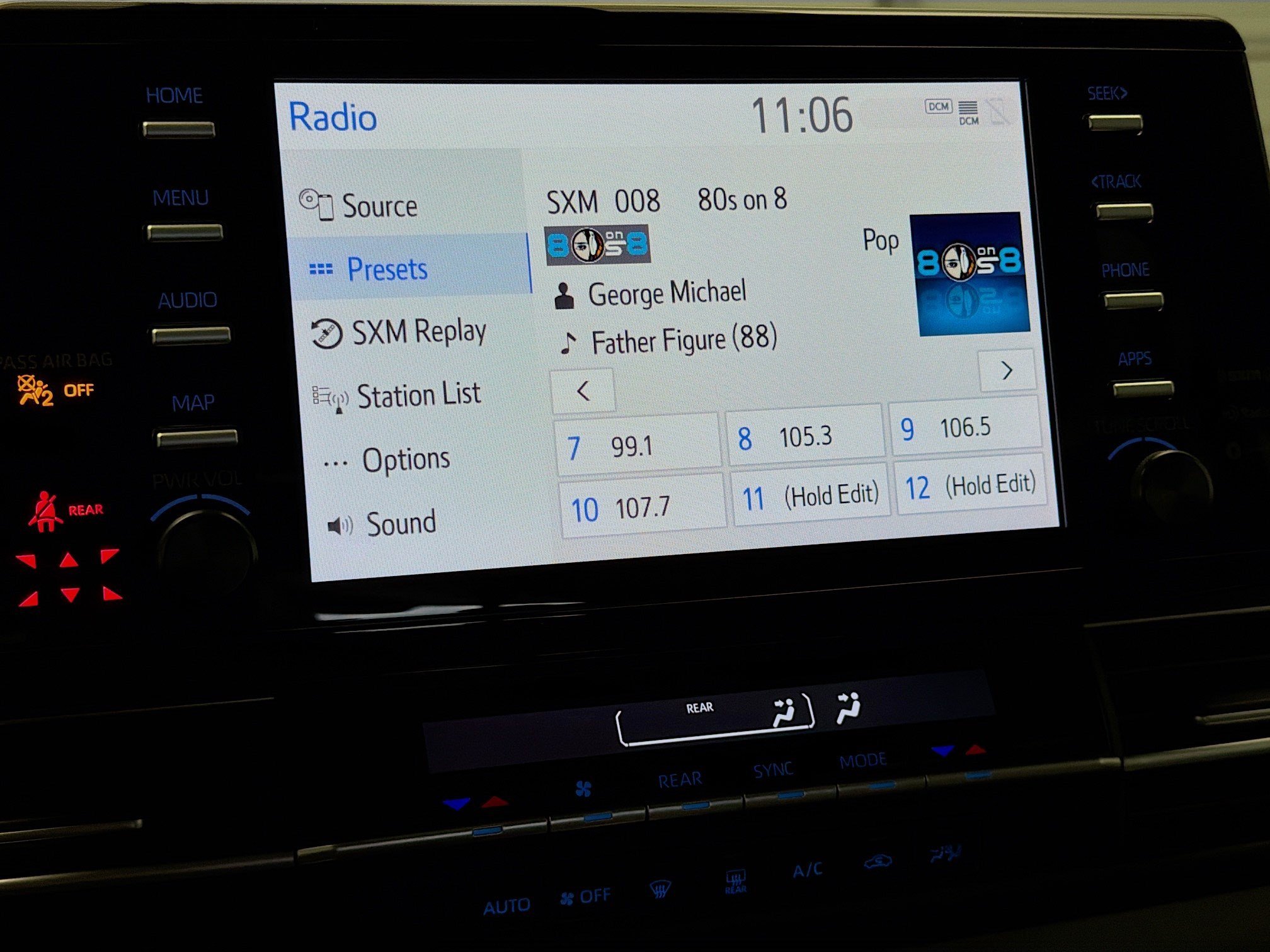 Used 2024 Toyota Sienna LE FWD image 9