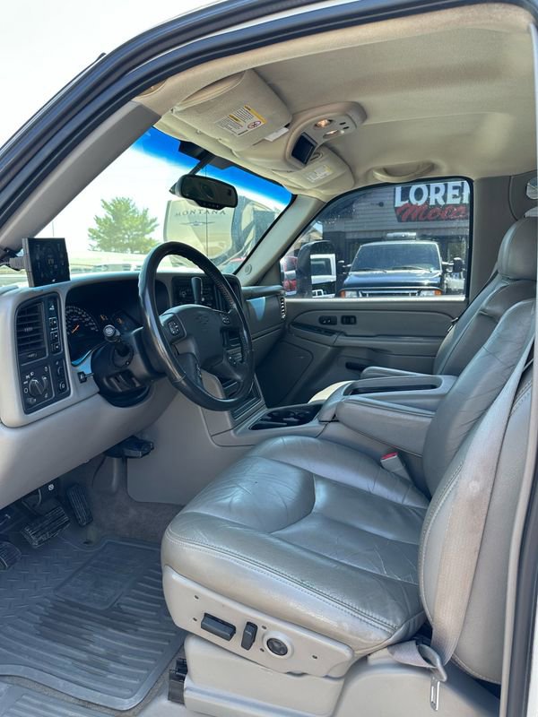Used 2004 Chevrolet Silverado 2500 LT AWD/4WD image 9