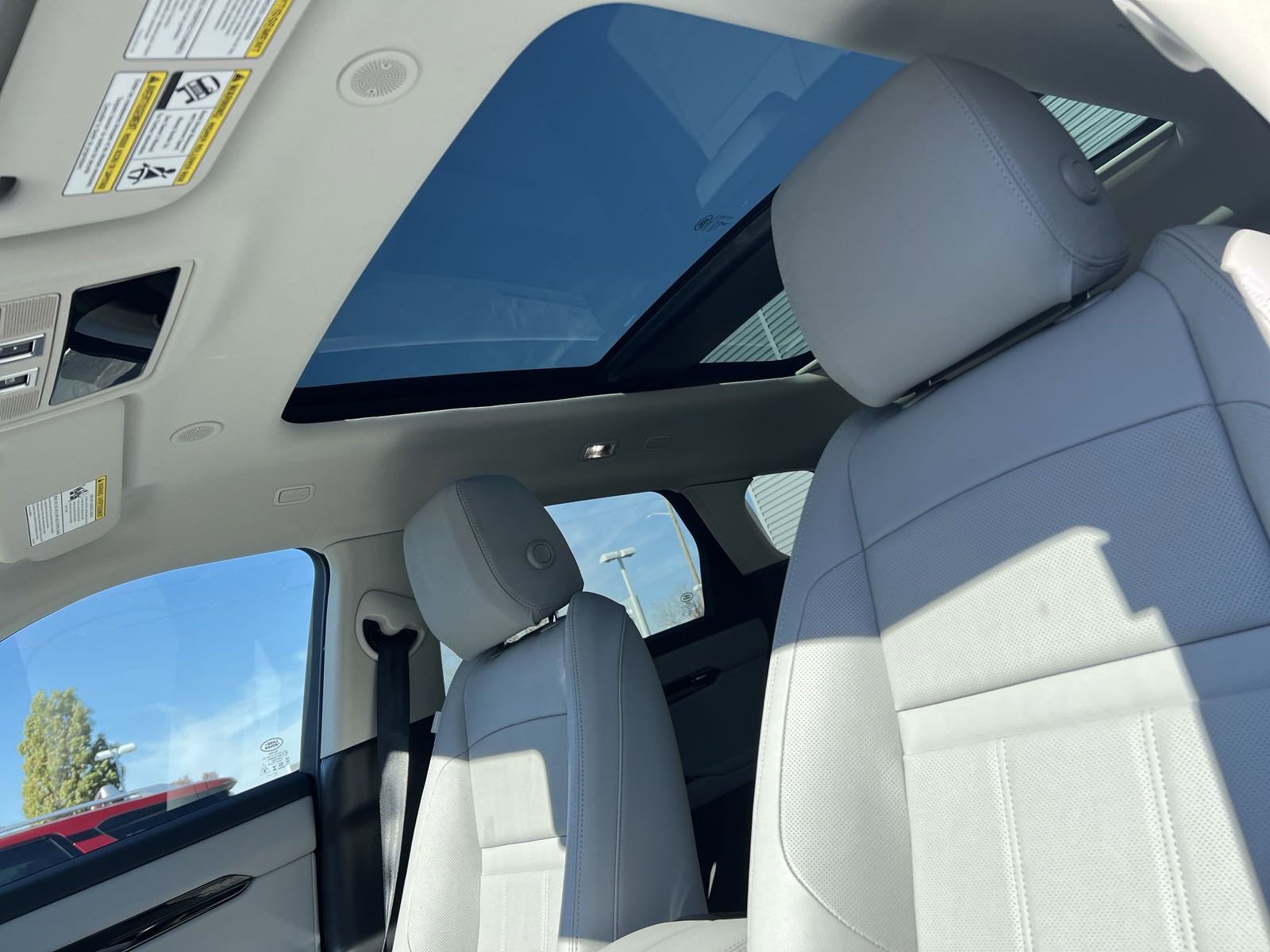 New 2025 Land Rover Range Rover Evoque Dynamic SE image 22