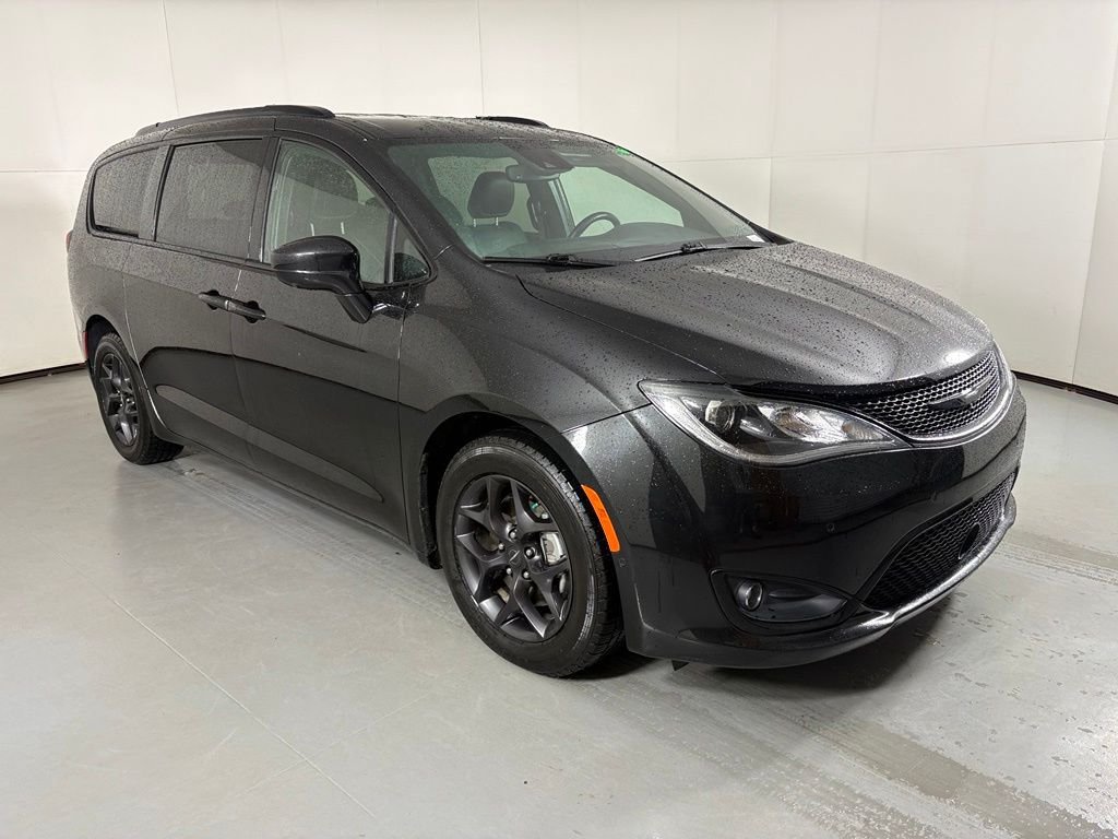 Used 2020 Chrysler Pacifica Touring-L Plus FWD image 2