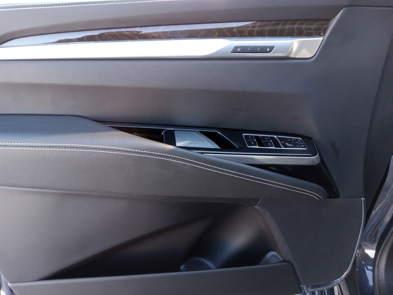 Used 2025 Cadillac Escalade Sport Platinum image 9