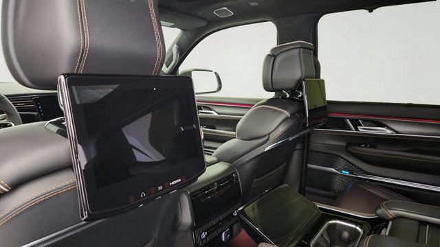 Used 2024 Jeep Grand Wagoneer Series III w/ Rear Seat Video Group 1 AWD/4WD image 23