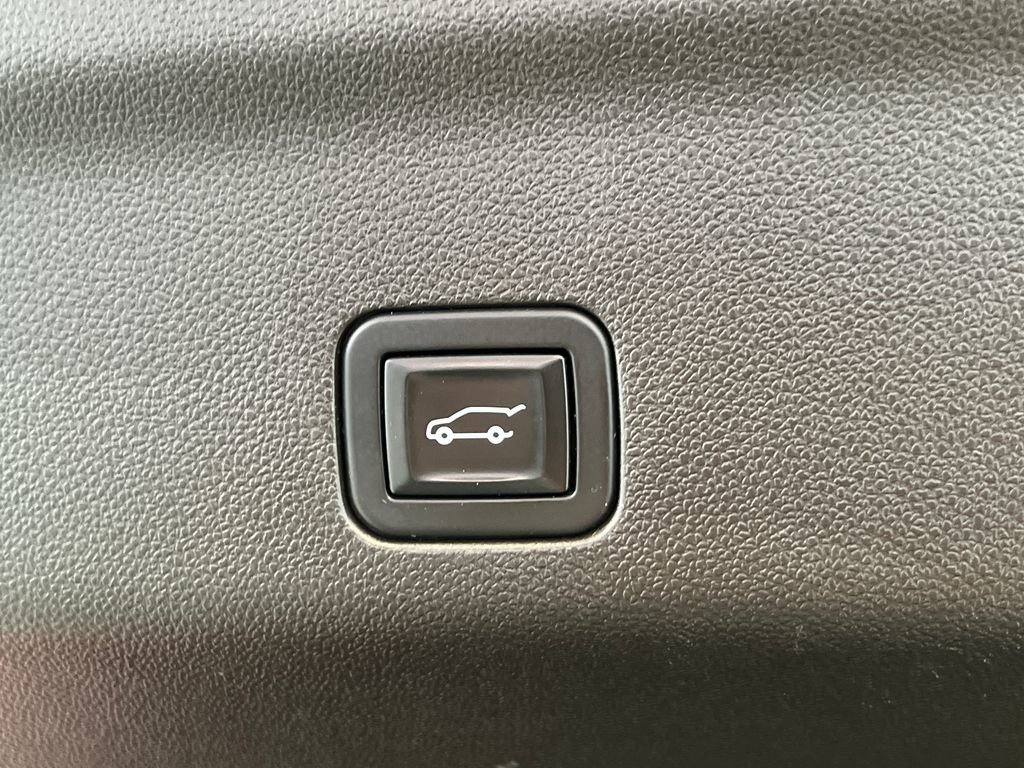 Used 2021 Chevrolet Tahoe Z71 w/ Luxury Package AWD/4WD image 52