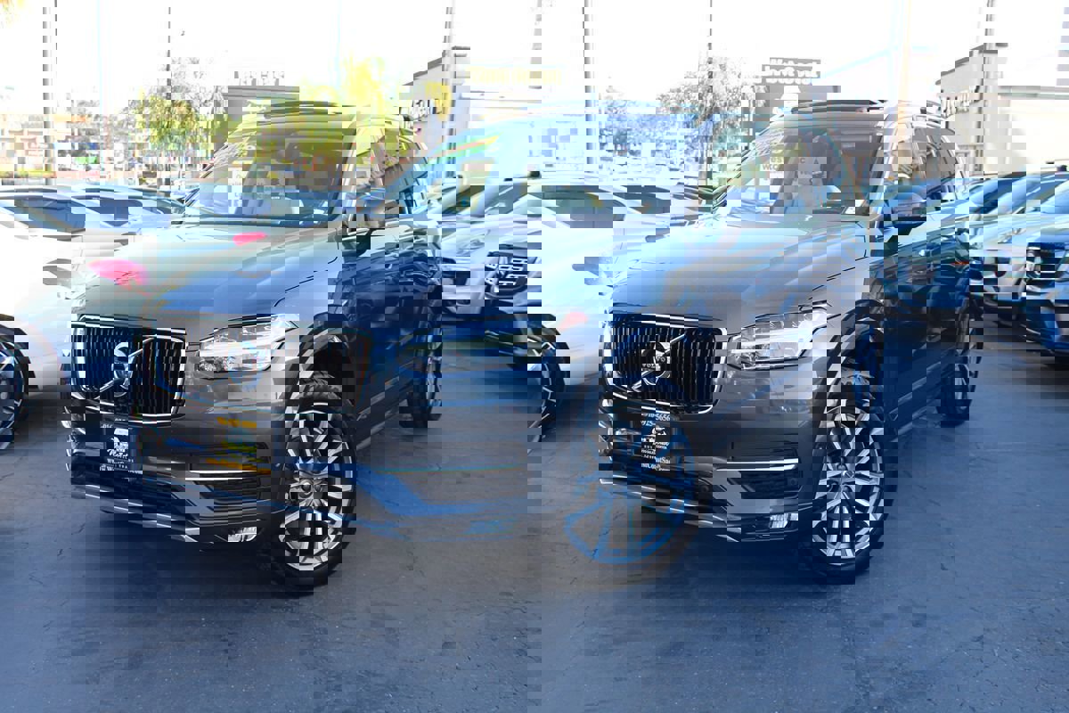 Used 2017 Volvo XC90 T6 Momentum w/ Vision Package image 45