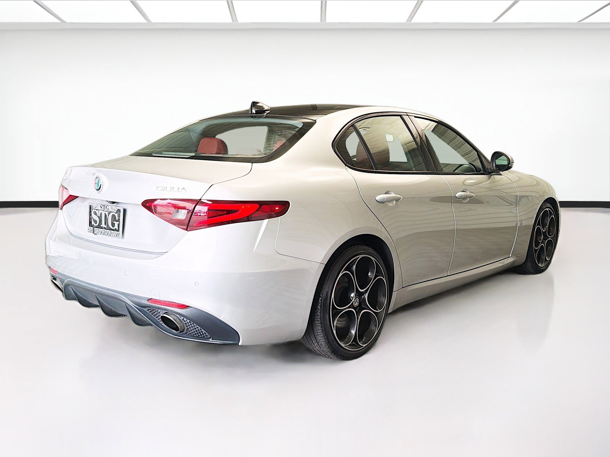 Used 2019 Alfa Romeo Giulia Ti Sport w/ Quick Order Package 22U Sport RWD image 4