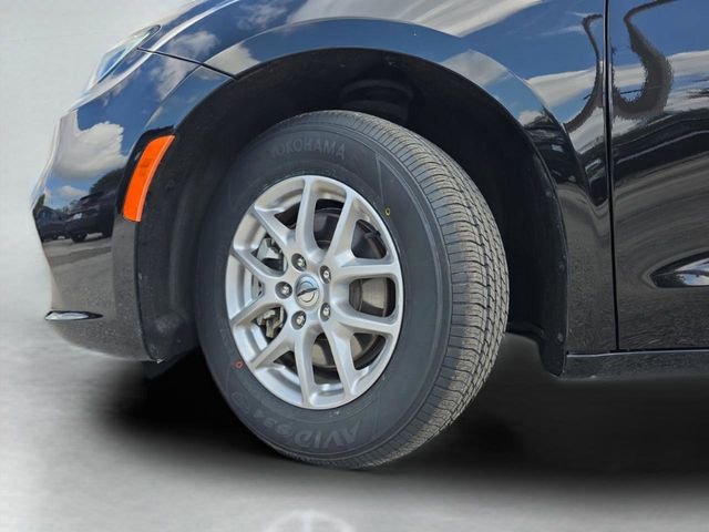 Certified 2024 Chrysler Pacifica Touring-L image 37