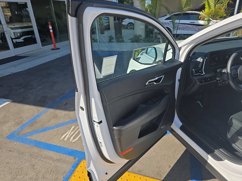 Used 2025 Kia Sportage LX FWD image 10