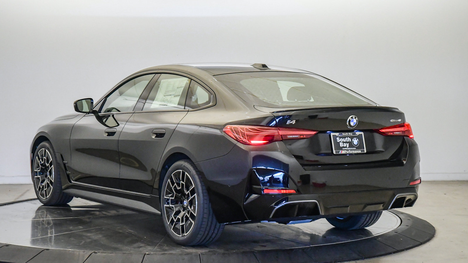 New 2026 BMW i4 eDrive40 w/ M Sport Package RWD image 2