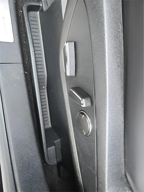 Used 2020 Lincoln Nautilus Reserve image 11