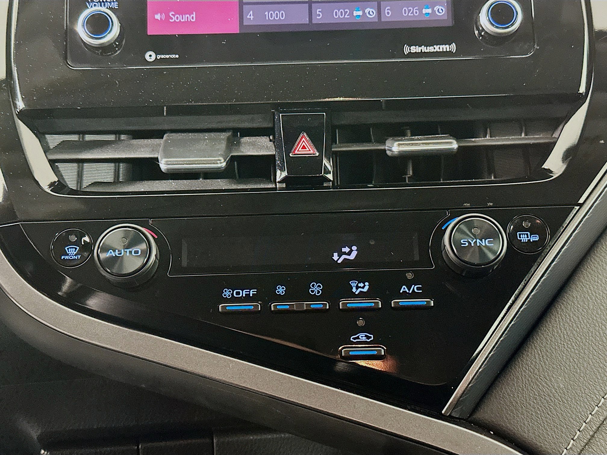 Used 2024 Toyota Camry SE image 23