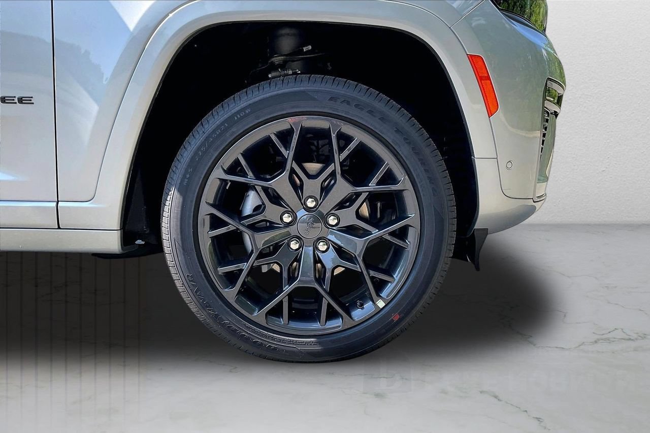 New 2026 Jeep Grand Cherokee Summit w/ Obsidian Package AWD/4WD image 33