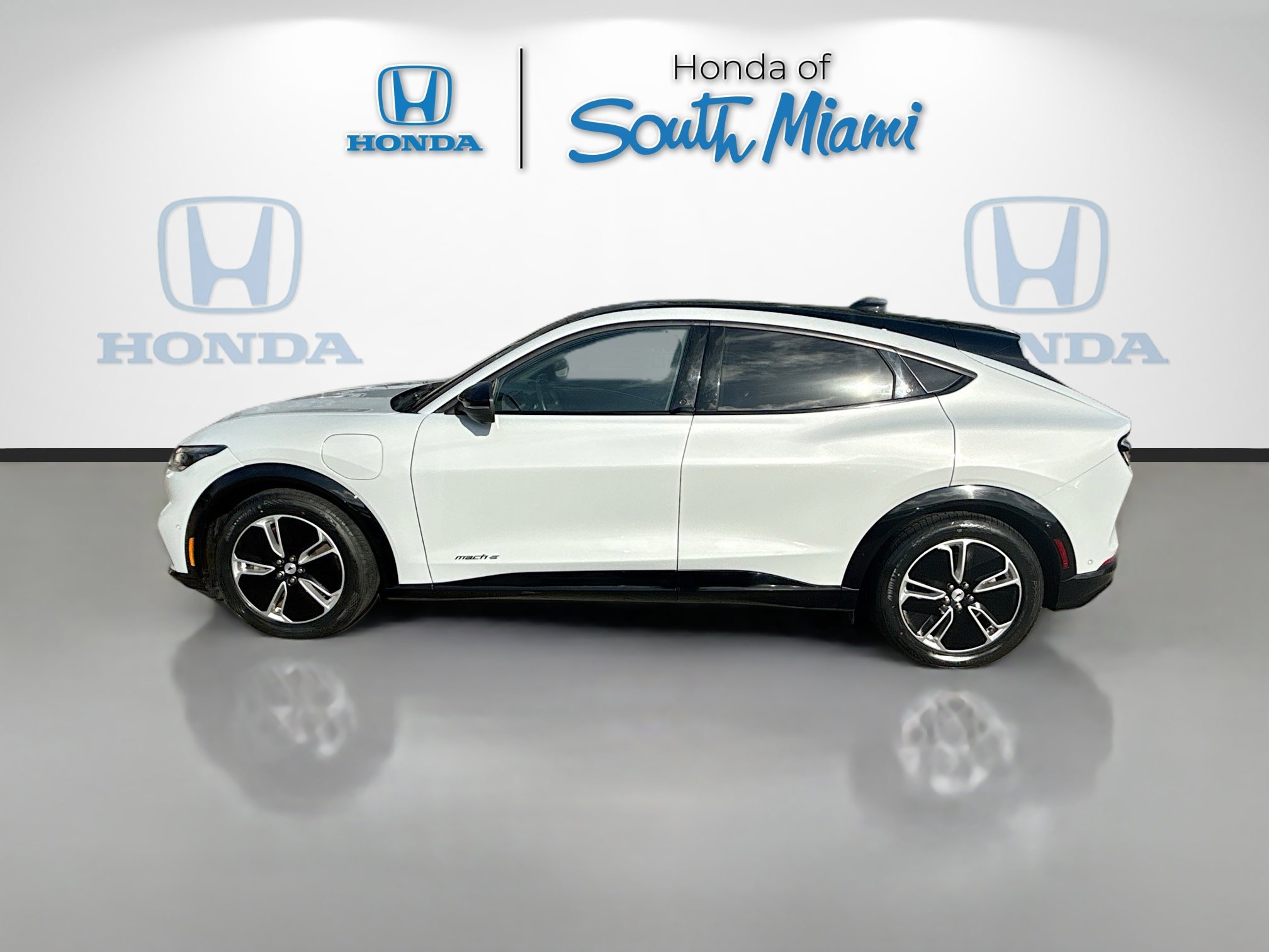 Used 2023 Ford Mustang Mach-E Premium image 4