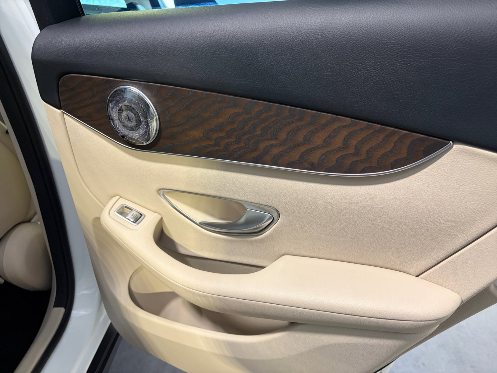 Used 2019 Mercedes-Benz GLC 300 4MATIC image 26