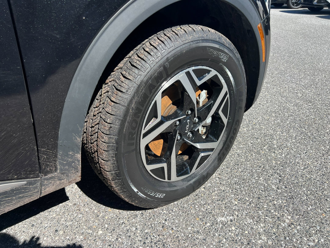 Certified 2023 Kia Sportage LX image 9