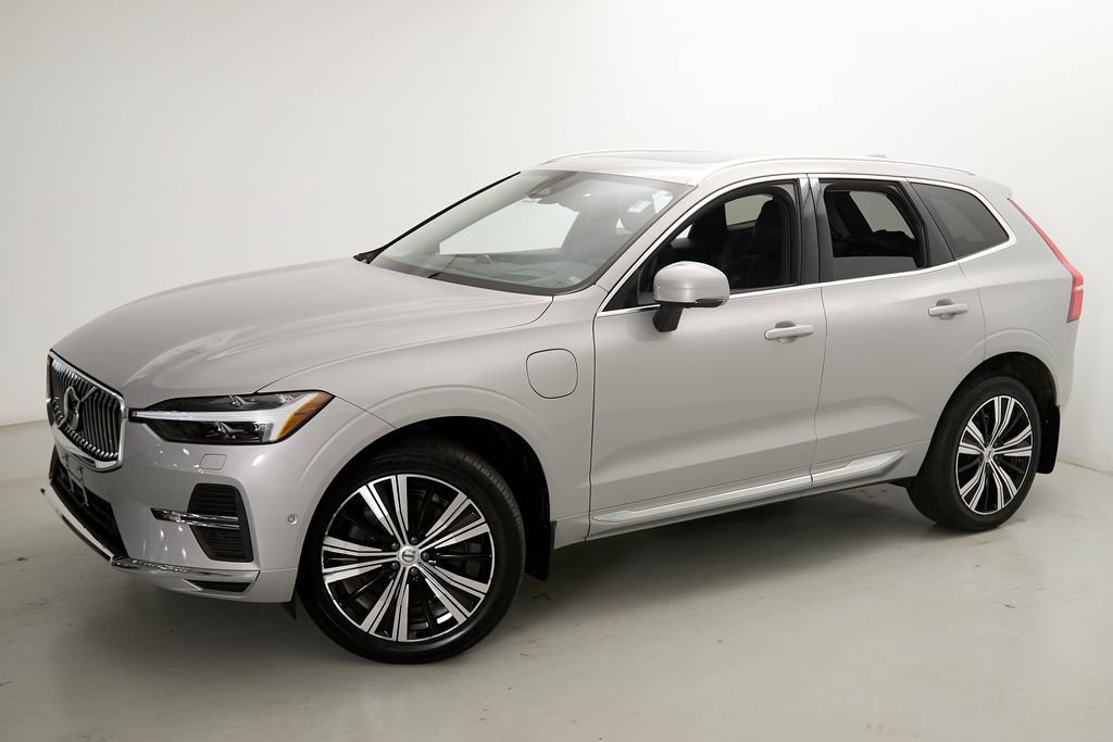 Certified 2023 Volvo XC60 T8 Ultimate w/ Climate Package AWD/4WD image 3
