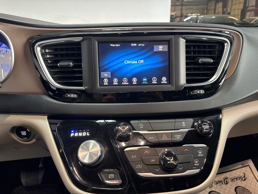 Used 2020 Chrysler Voyager Lxi image 16