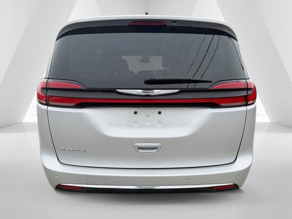 Used 2024 Chrysler Pacifica Touring-L FWD image 6
