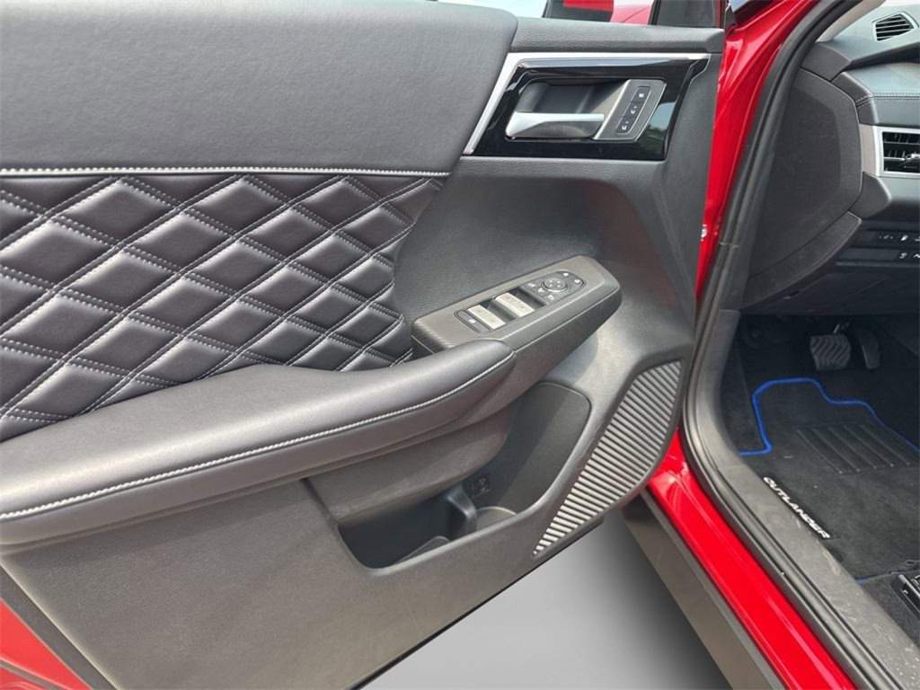 New 2025 Mitsubishi Outlander SEL image 28