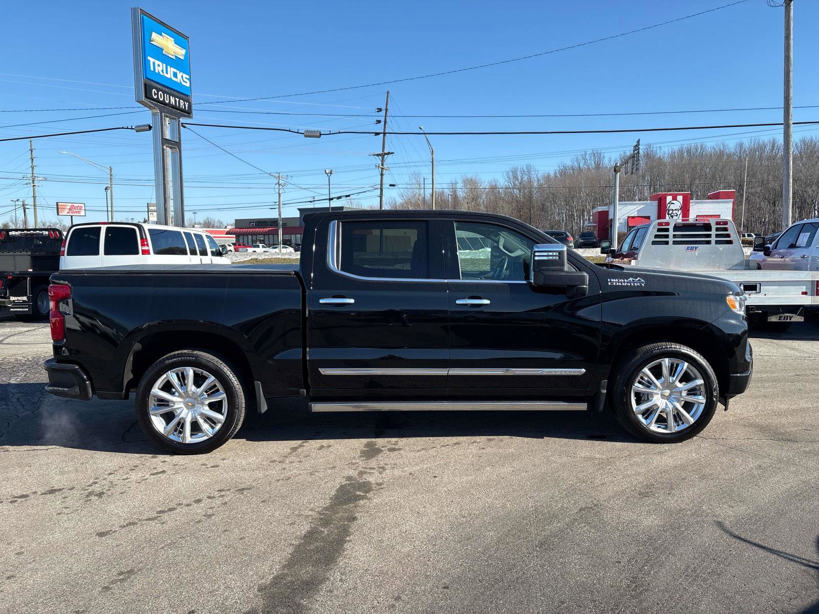 Used 2025 Chevrolet Silverado 1500 High Country w/ High Country Premium Package AWD/4WD image 5