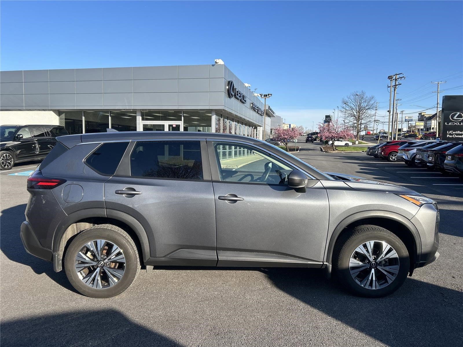 Used 2023 Nissan Rogue SV image 6