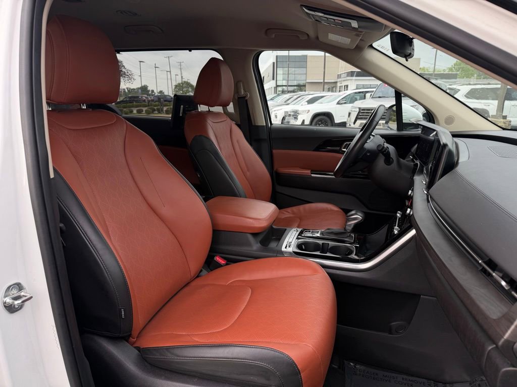 Used 2024 Kia Carnival SX FWD image 32