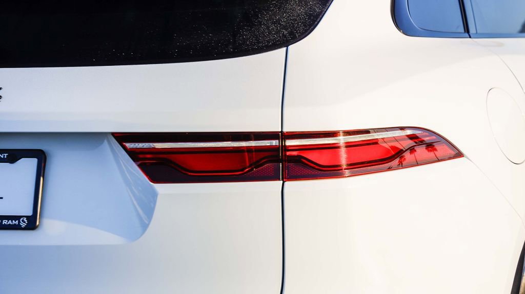 Used 2024 Jaguar F-PACE R-Dynamic S image 10