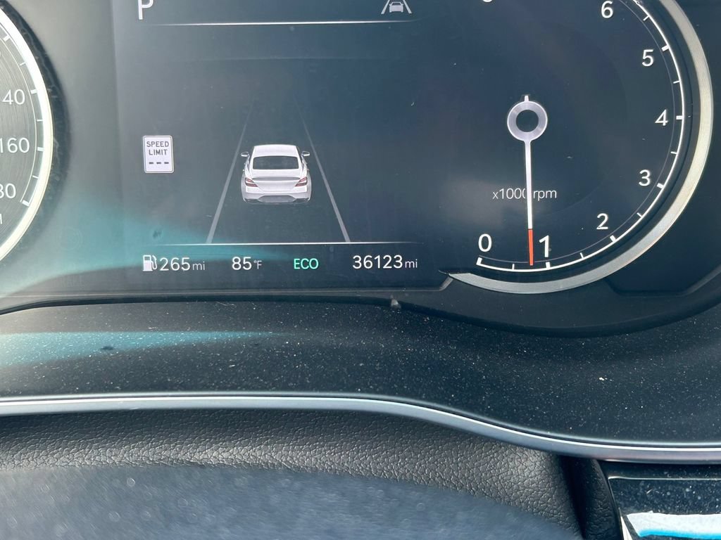 Used 2025 Genesis G70 2.5T RWD image 31