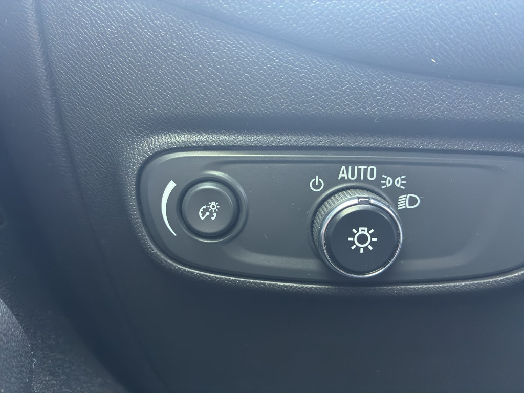 Used 2023 Chevrolet Equinox RS FWD image 24