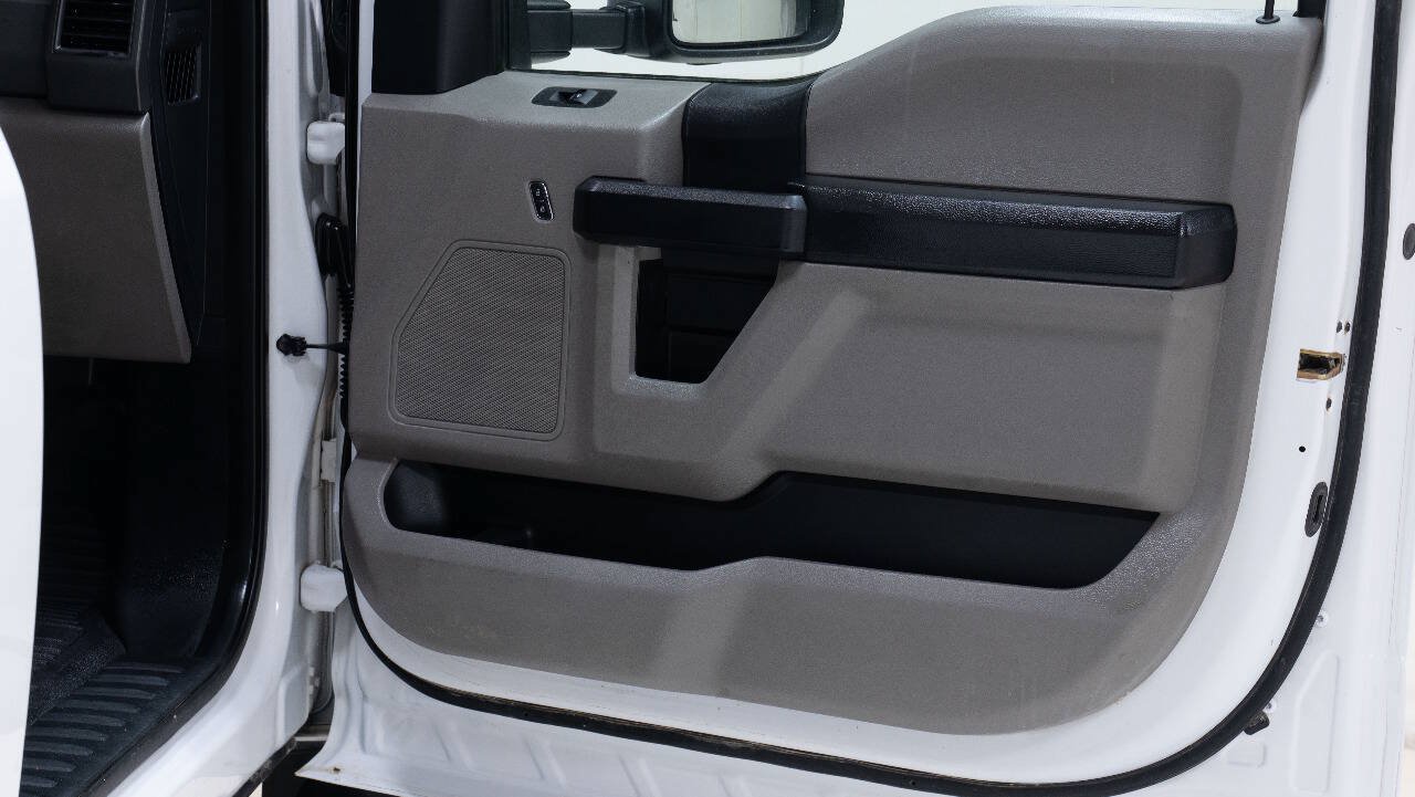 Used 2018 Ford F550 4x4 Regular Cab Super Duty image 23