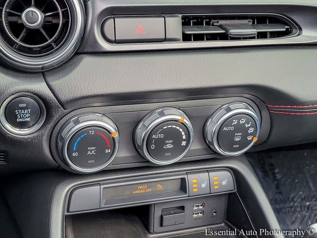 Used 2018 FIAT 124 Spider Abarth w/ Convenience Group image 19