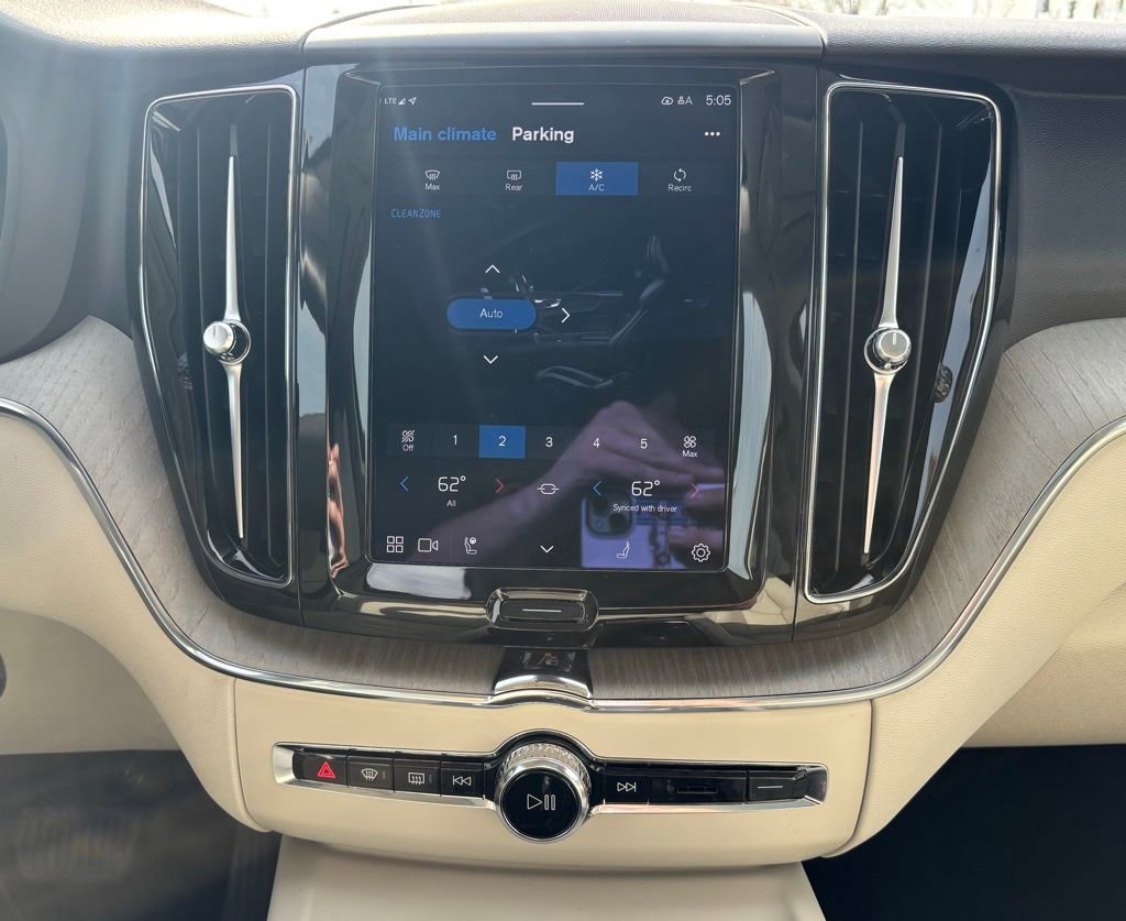 Used 2023 Volvo XC60 B5 Plus w/ Climate Package AWD/4WD image 12