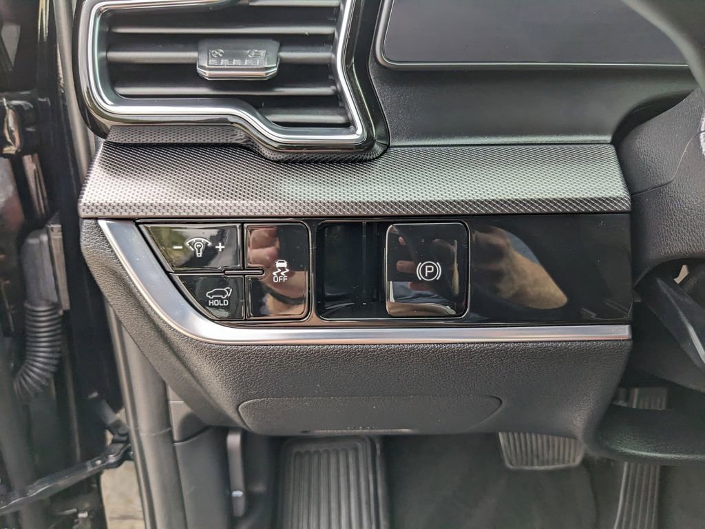 Certified 2025 Kia Sportage SX image 31