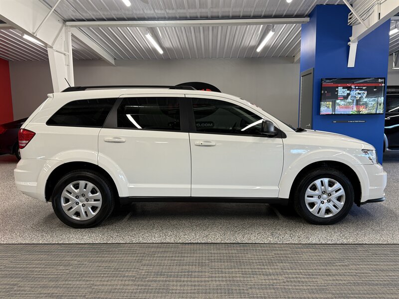 Used 2018 Dodge Journey SE FWD image 3