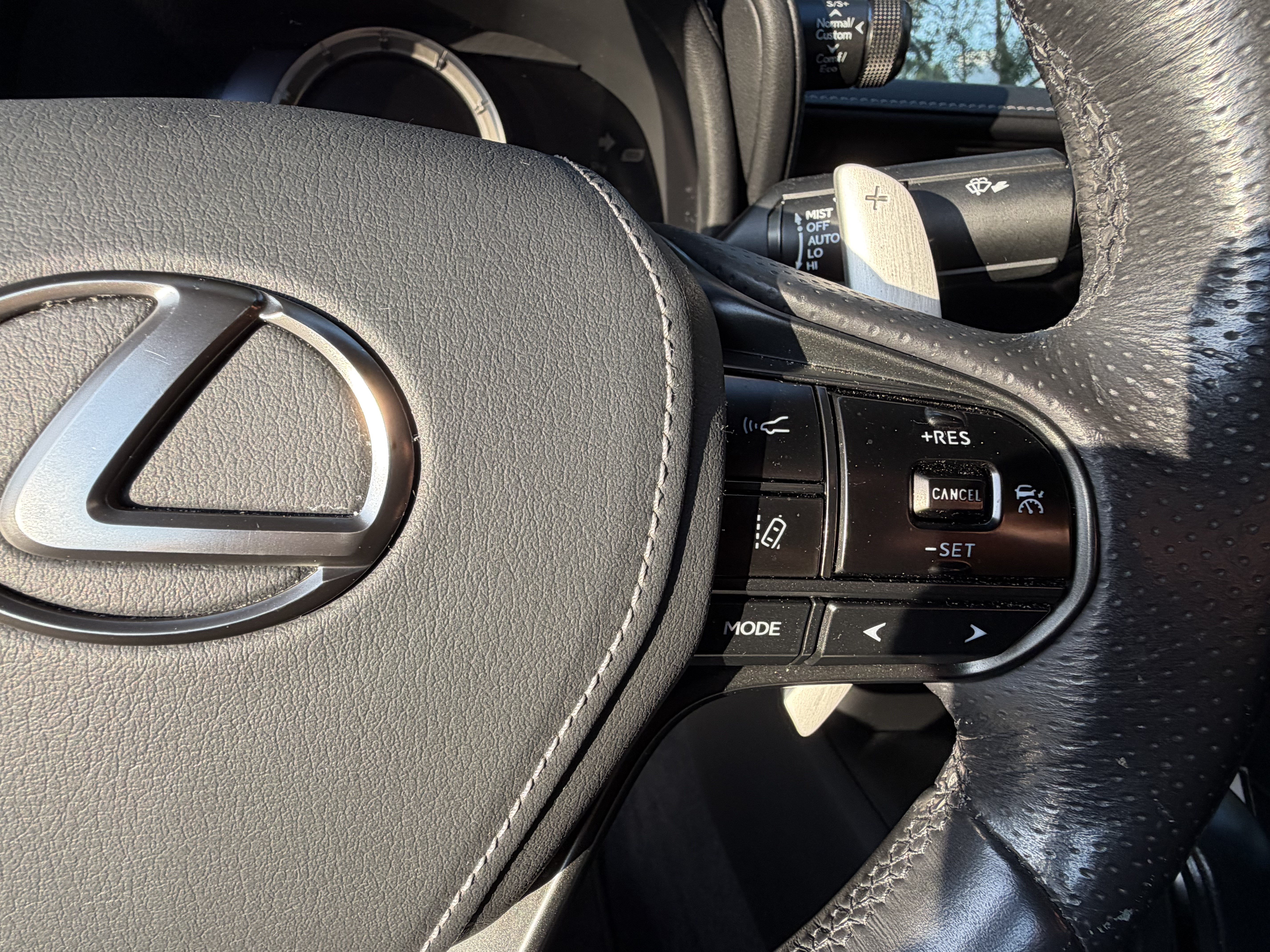 Used 2018 Lexus LC 500 Coupe w/ Touring Package RWD image 19