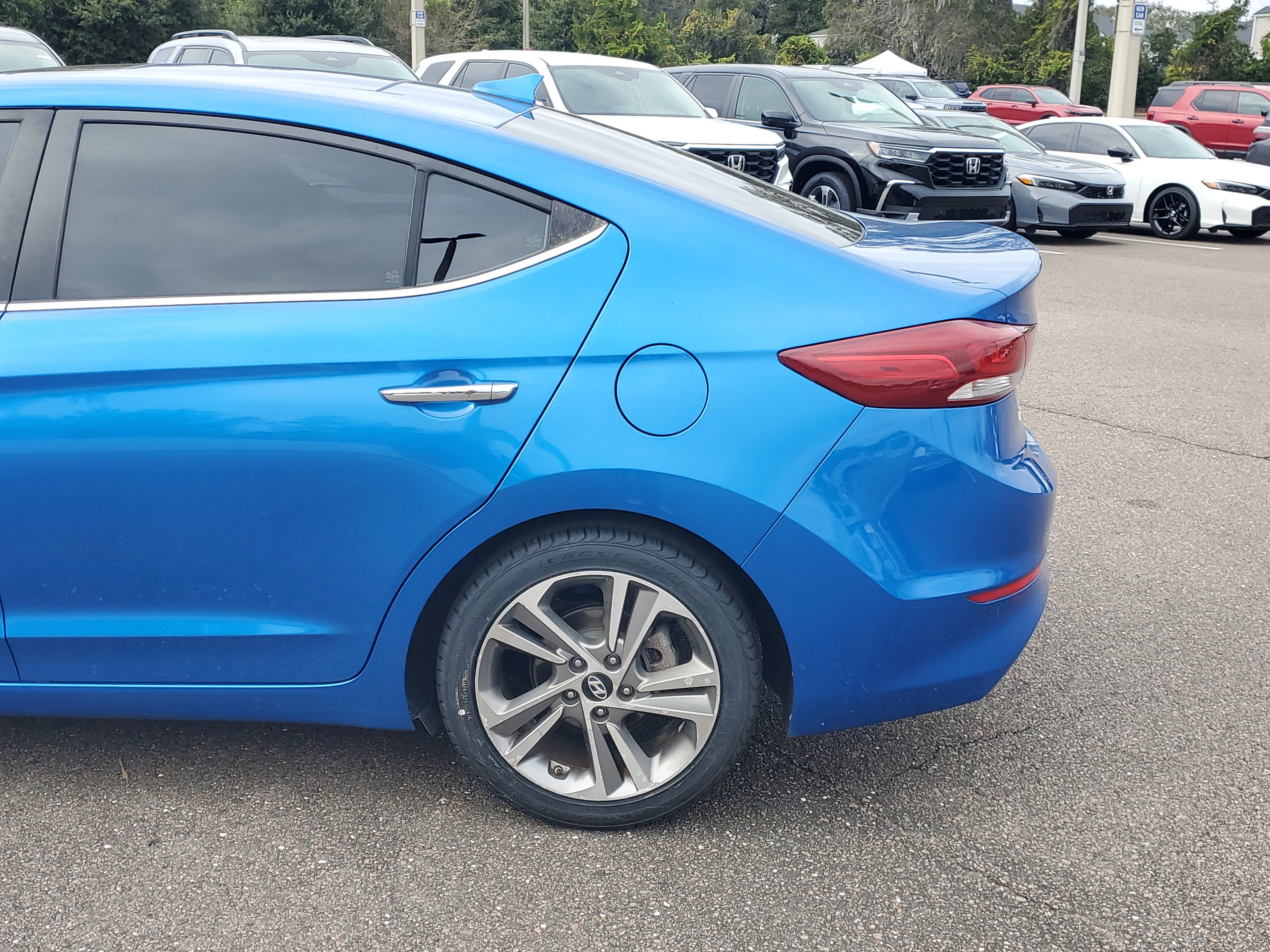 Used 2017 Hyundai Elantra Limited w/ Limited Tech Package 04 image 11