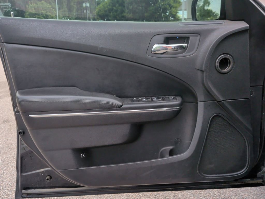 Used 2013 Dodge Charger SE RWD image 7