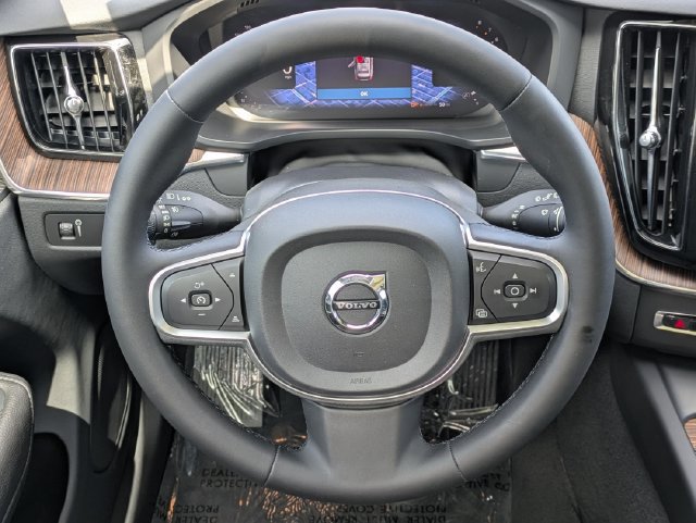 Certified 2022 Volvo XC60 B5 Momentum FWD image 17