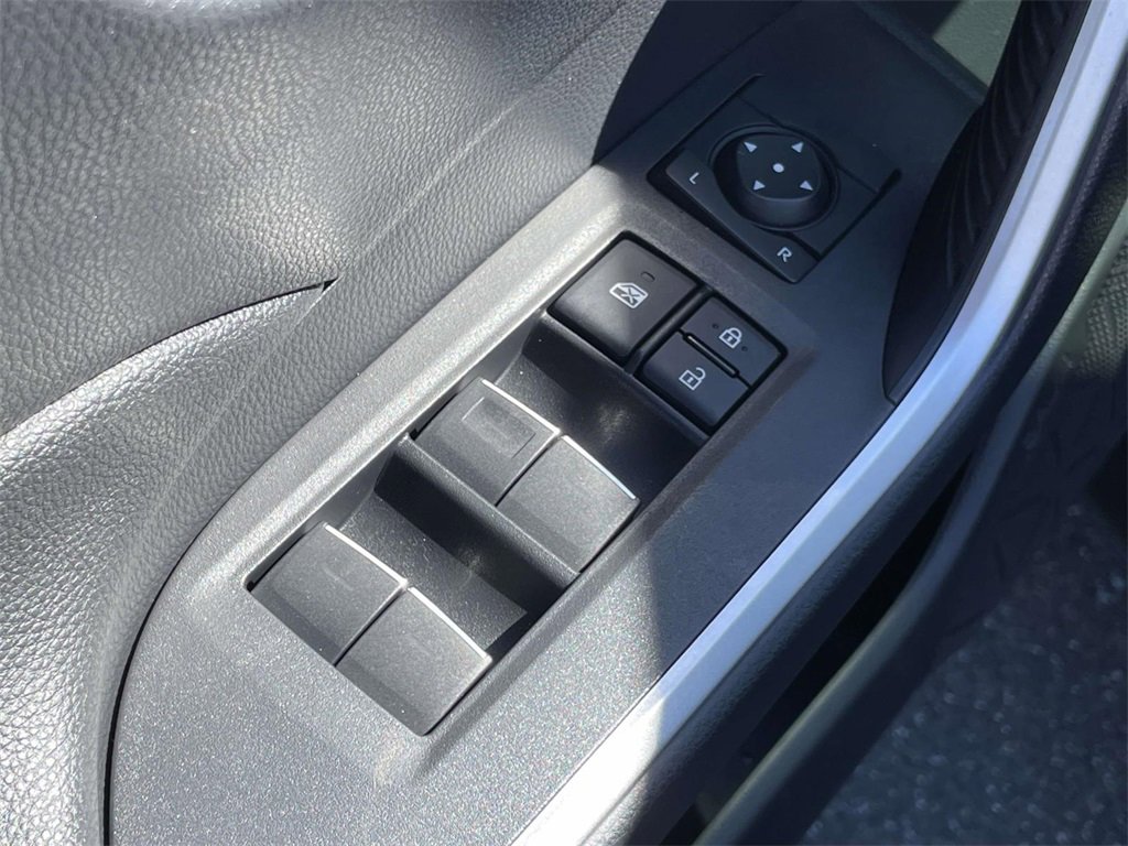 Used 2023 Toyota RAV4 SE image 17