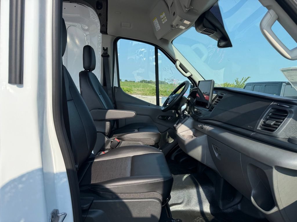 New 2026 Ford Transit 250 148 Medium Roof RWD image 30