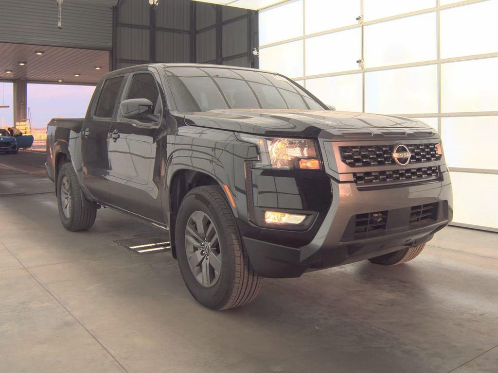 Used 2025 Nissan Frontier SV w/ SV Convenience Package image 3