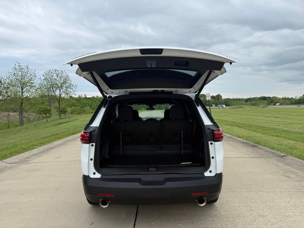 Used 2023 Chevrolet Traverse LT FWD image 5