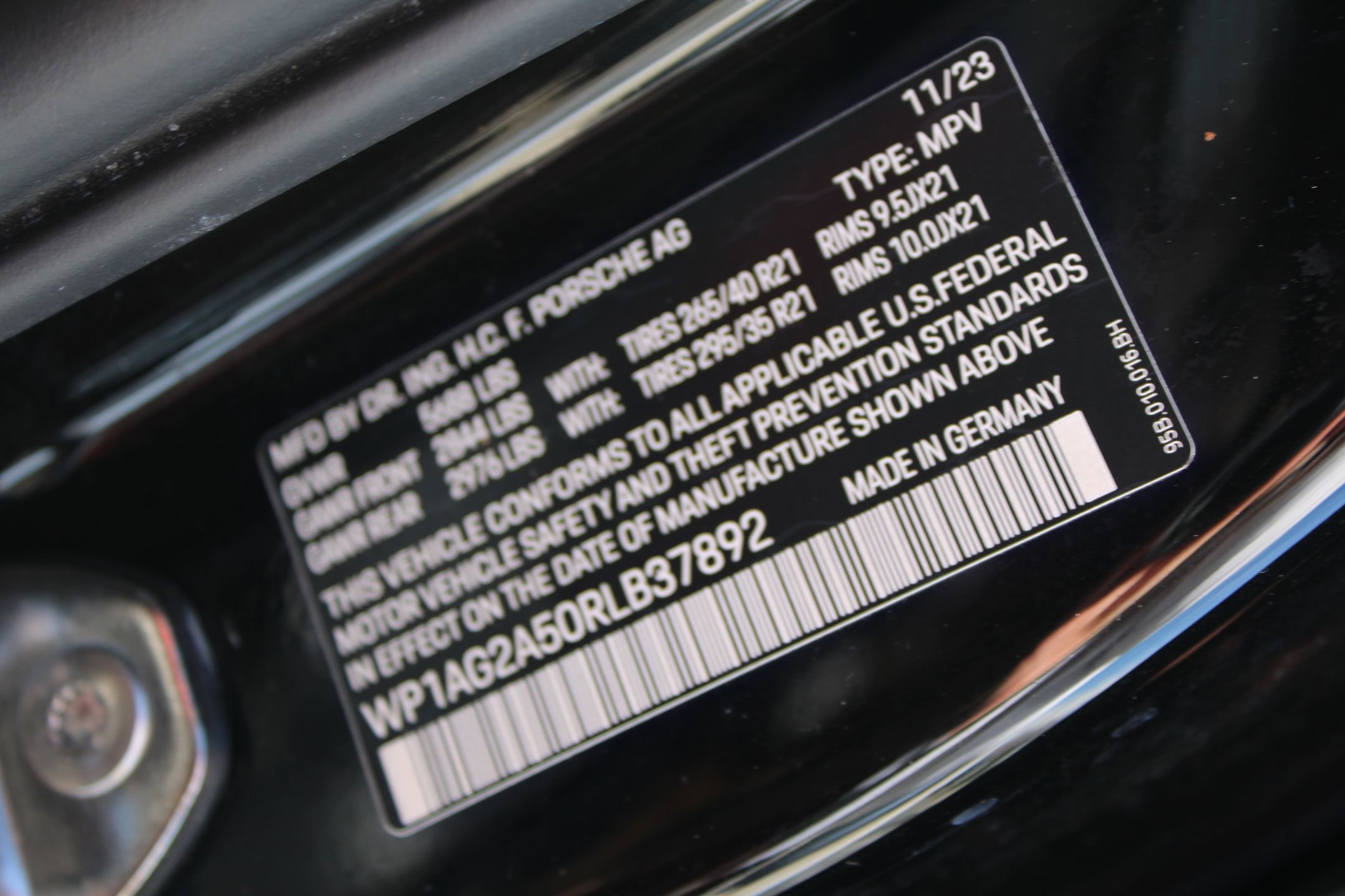 Certified 2024 Porsche Macan S image 30