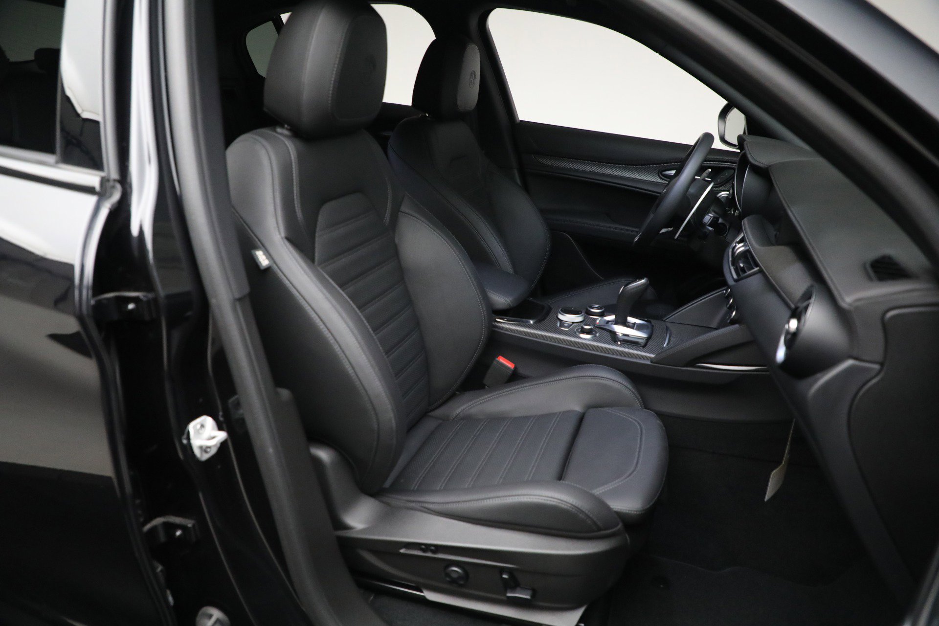 New 2024 Alfa Romeo Stelvio Quadrifoglio w/ Active Assist Plus Package AWD/4WD image 35