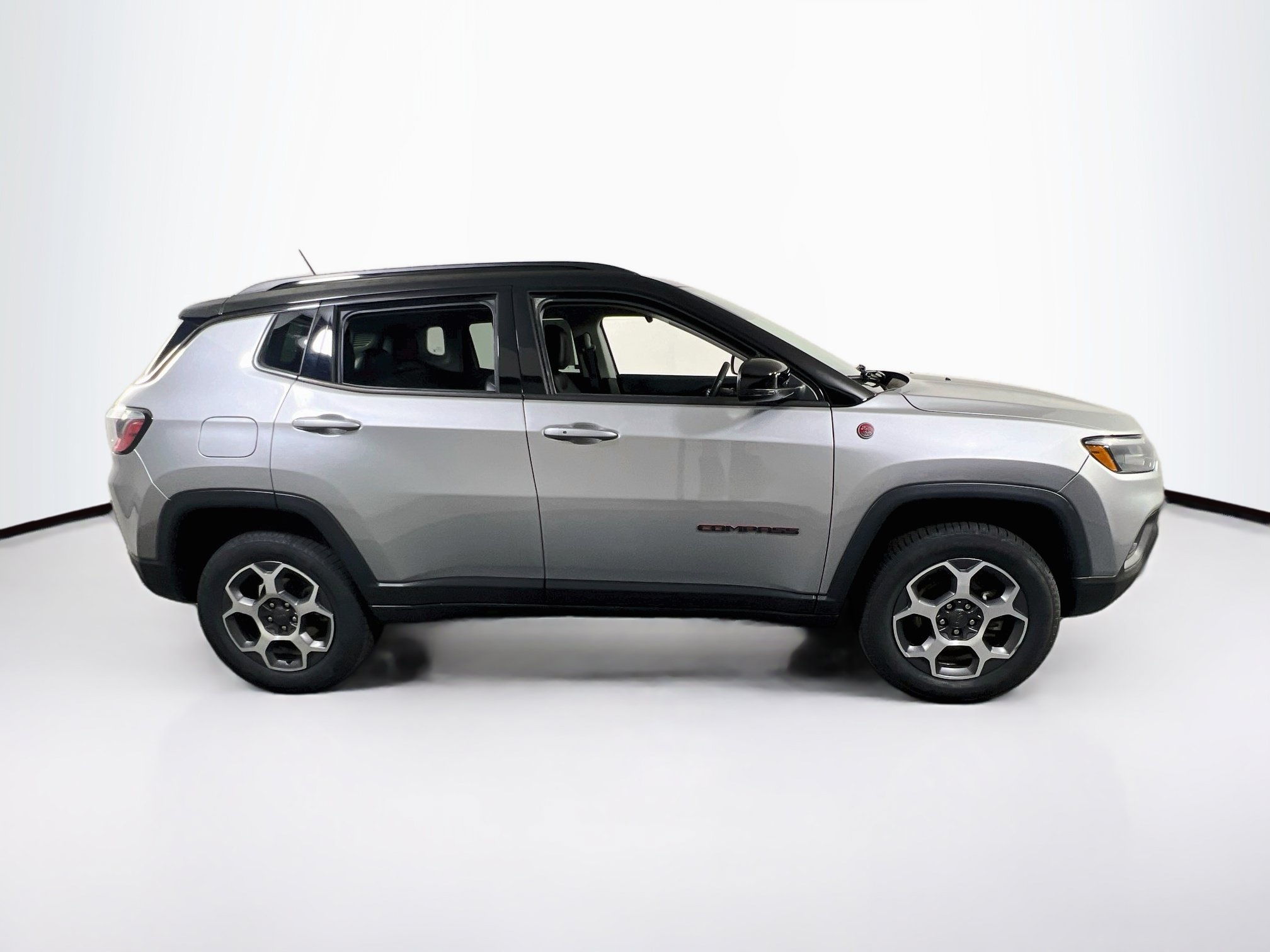 Used 2022 Jeep Compass Trailhawk AWD/4WD image 4