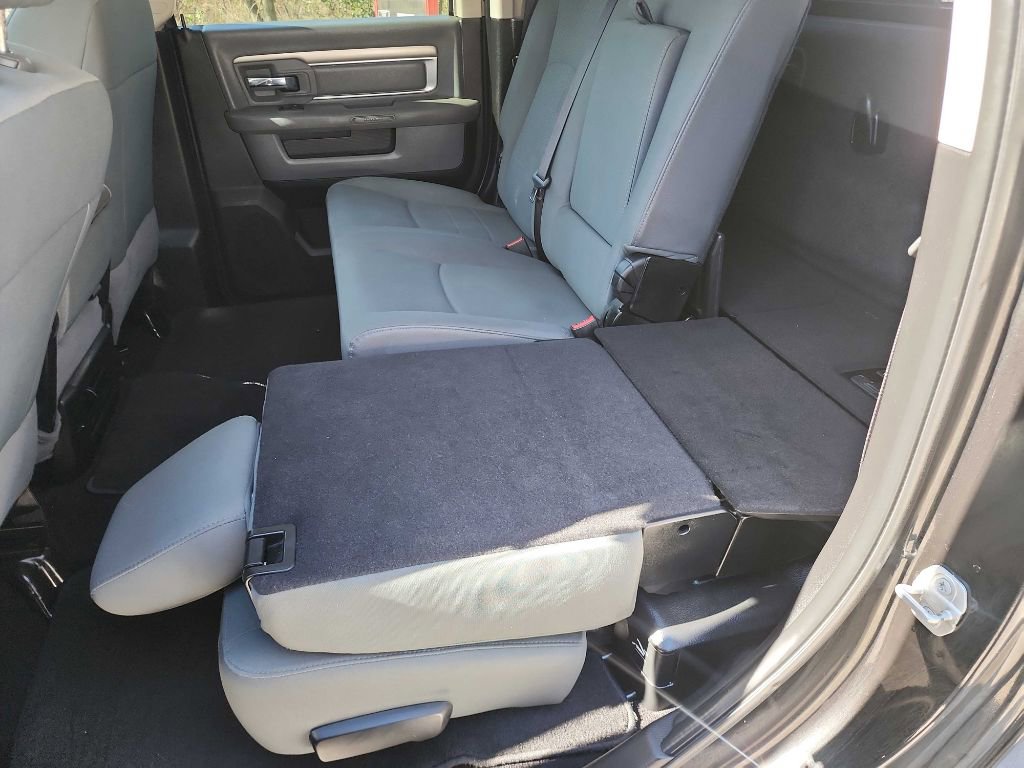 Used 2018 RAM 2500 SLT w/ Luxury Group image 34