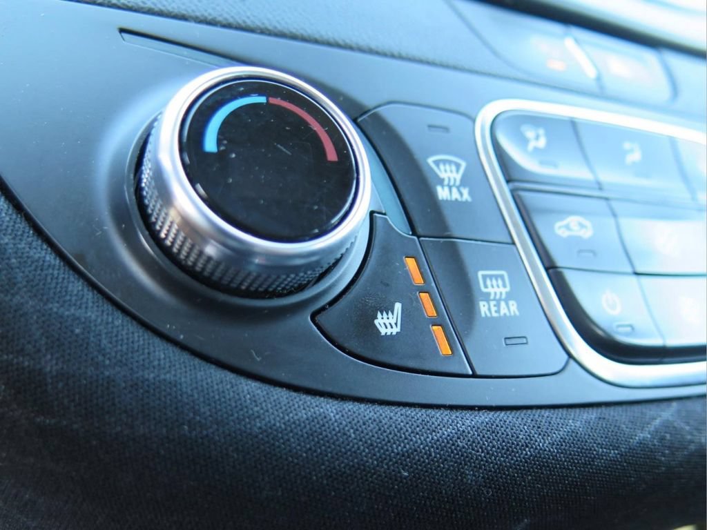 Used 2025 Chevrolet Malibu LT FWD image 16