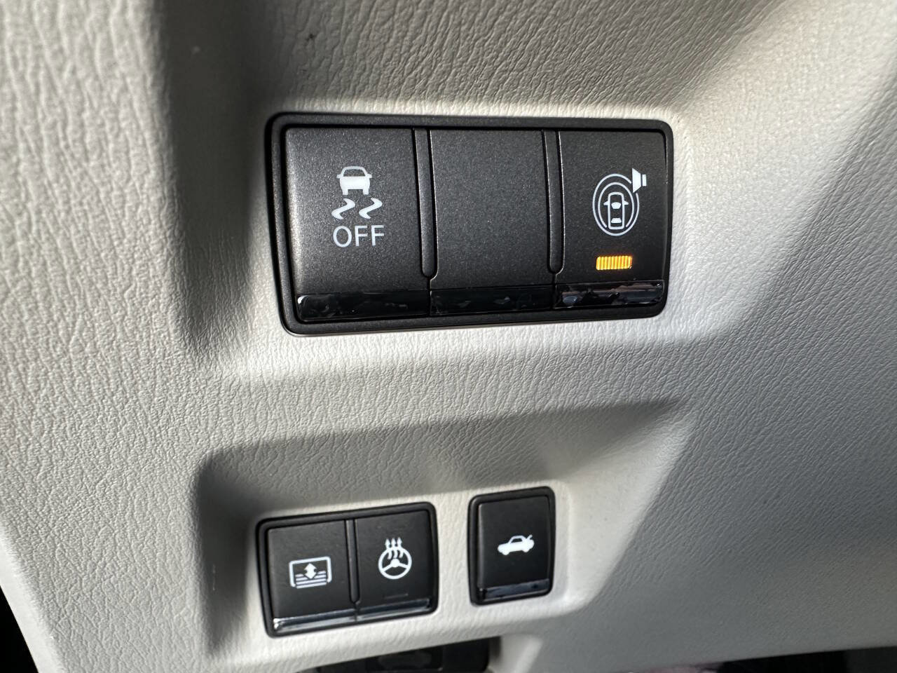 Used 2011 INFINITI M37 x w/ Deluxe Touring Pkg image 24